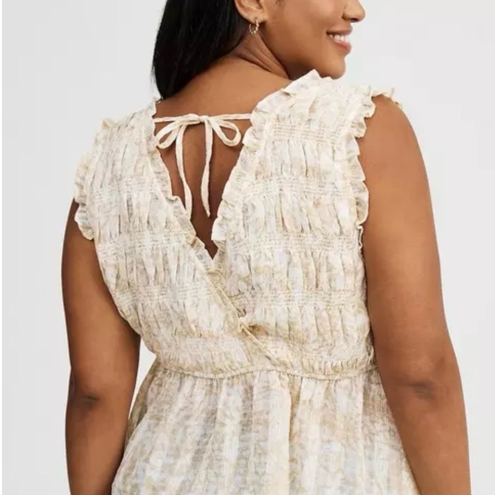 Torrid Sleeveless V-Neck Peplum Top in Cream size 1 - Picture 4 of 4